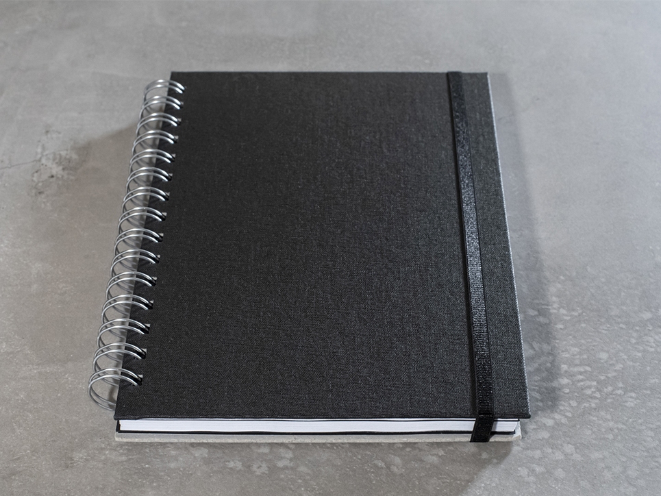 Cuaderno 15x21 hojas negras tapas personalizadas